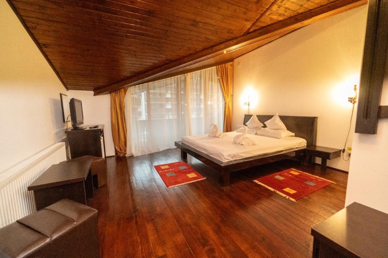 Casa Frent Hotel เปรดัล ภายนอก รูปภาพ