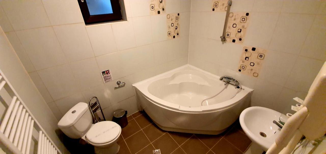 Casa Frent Hotel เปรดัล ภายนอก รูปภาพ